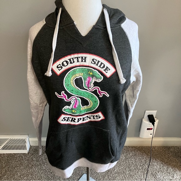 Women’s Riverdale South Side Serpents Sweatshirt Raglan Hoodie Pullover Medium M - Picture 1 of 14